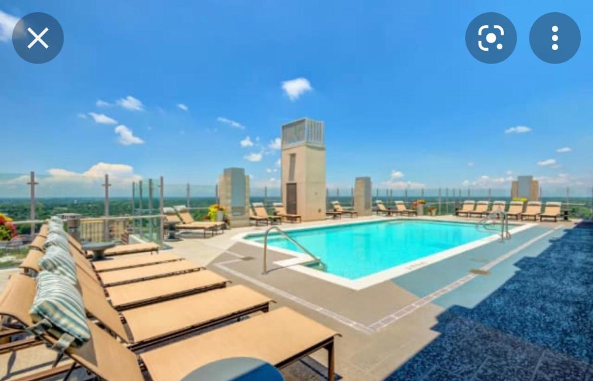 Luxurious 1Br Uptown Highrise/ Balcony With City View! ชาร์ล็อต ภายนอก รูปภาพ